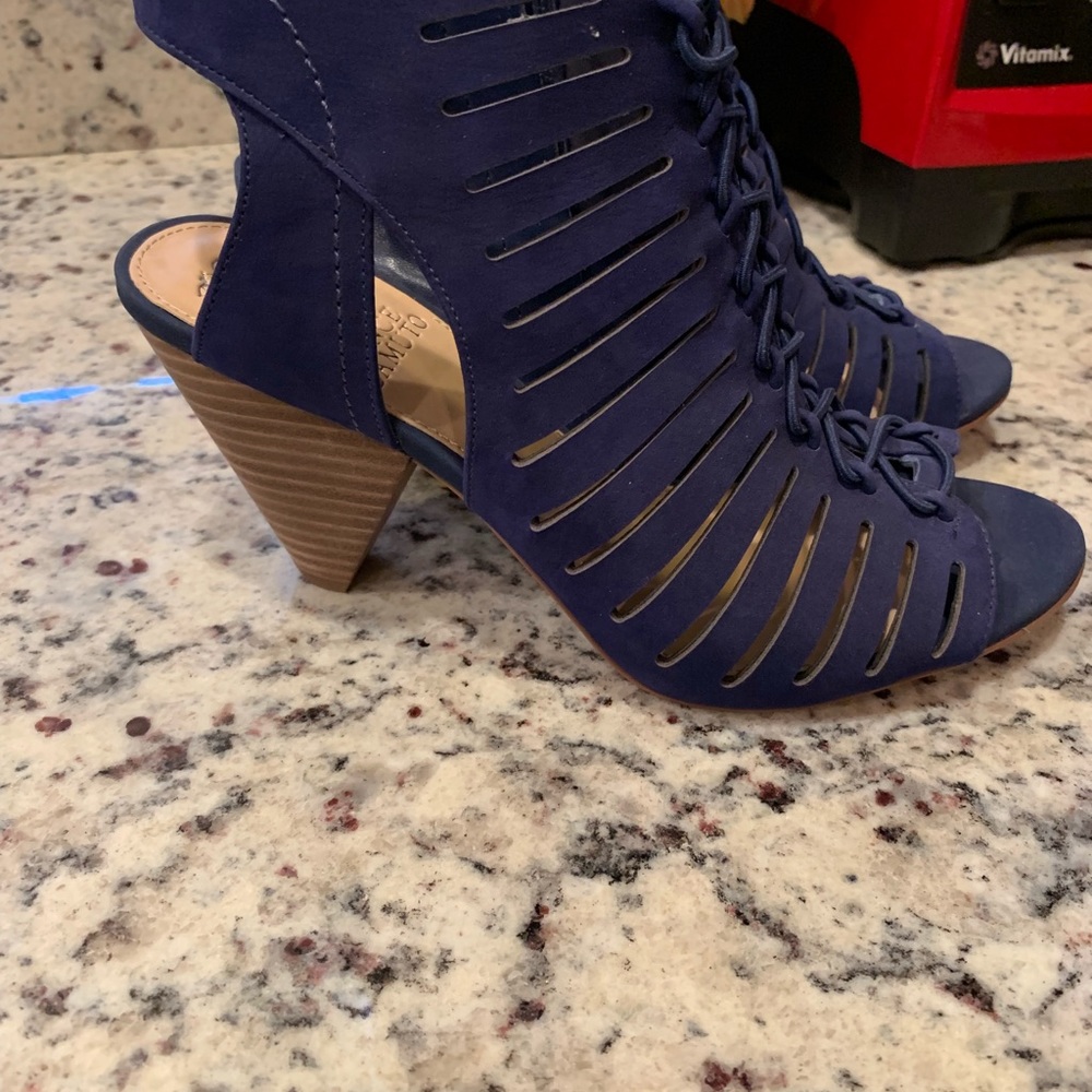 Vince Camuto lace up style boots 7 wide navy